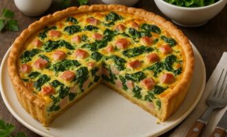 Киш с ветчиной и шпинатом