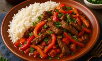 Калала — мясные кусочки с рисом и овощами