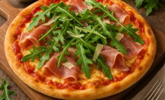 Пицца с пармской ветчиной и рукколой